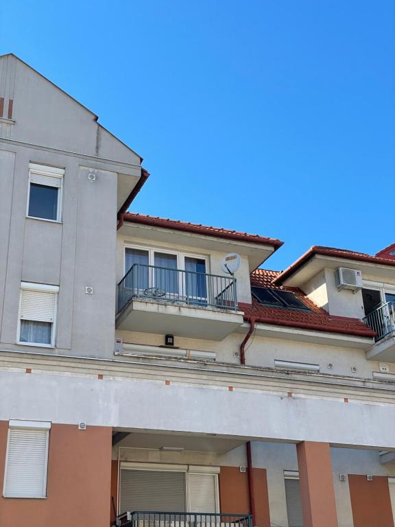 Jola Apartman - Apartment With Balcony