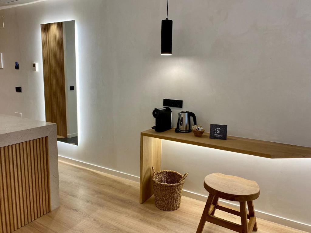 Příslušenství pro přípravu čaje a kávy v ubytování S´Estancia Suites