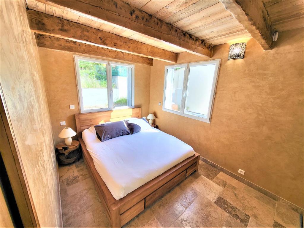 Fotografia z galérie ubytovania Villa avec piscine chauffée à l'année(Verdon/Golf) v destinácii Peyroules
