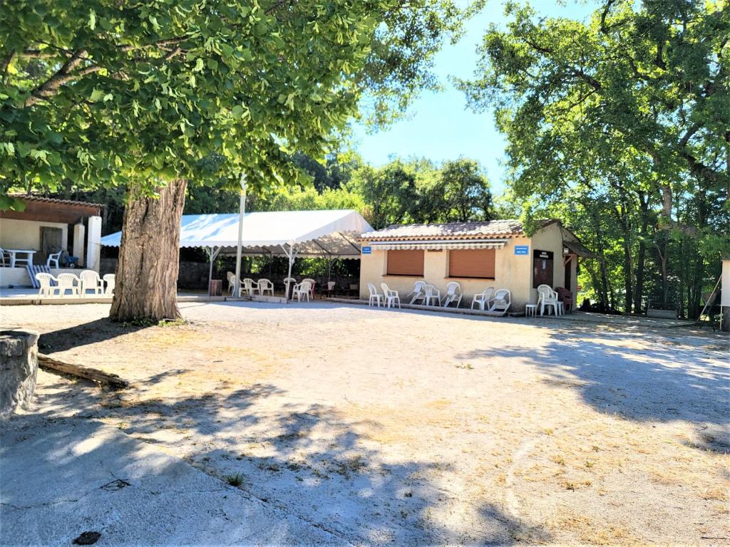 Fotografia z galérie ubytovania Villa avec piscine chauffée à l'année(Verdon/Golf) v destinácii Peyroules