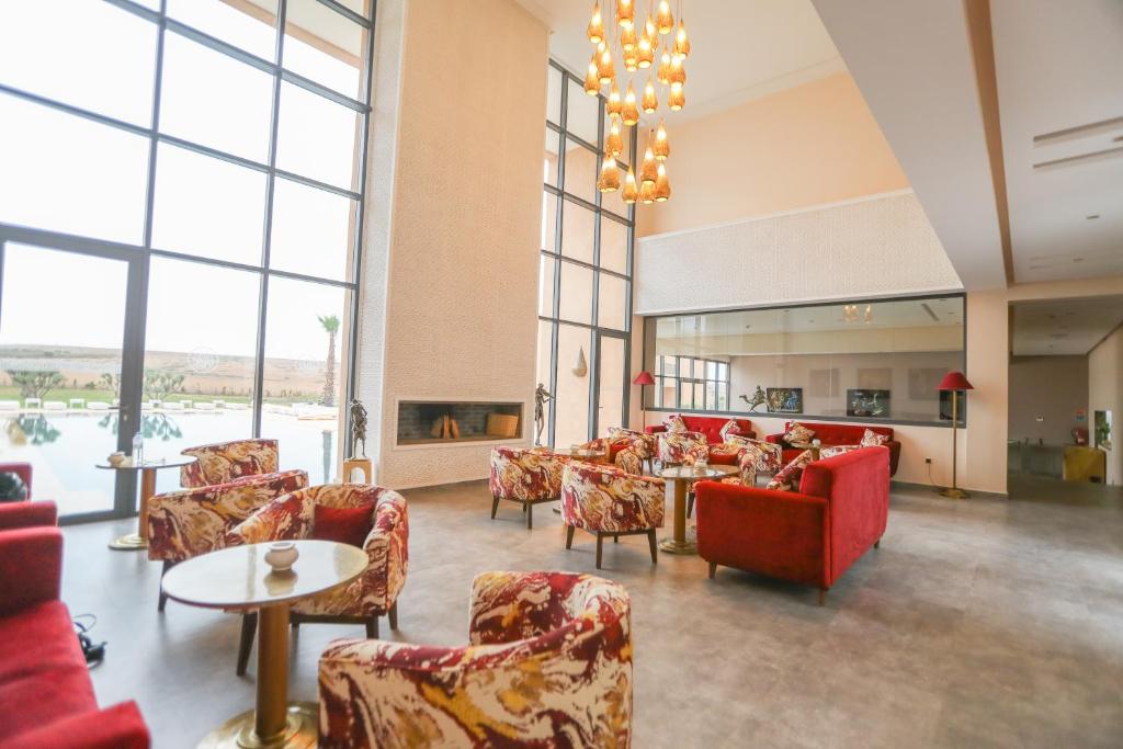TV a/nebo společenská místnost v ubytování SUMAHAN SUITES & SPA