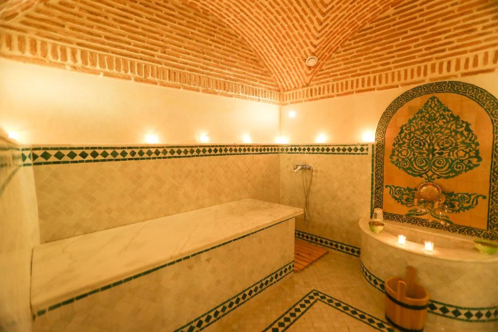 Koupelna v ubytování SUMAHAN SUITES & SPA