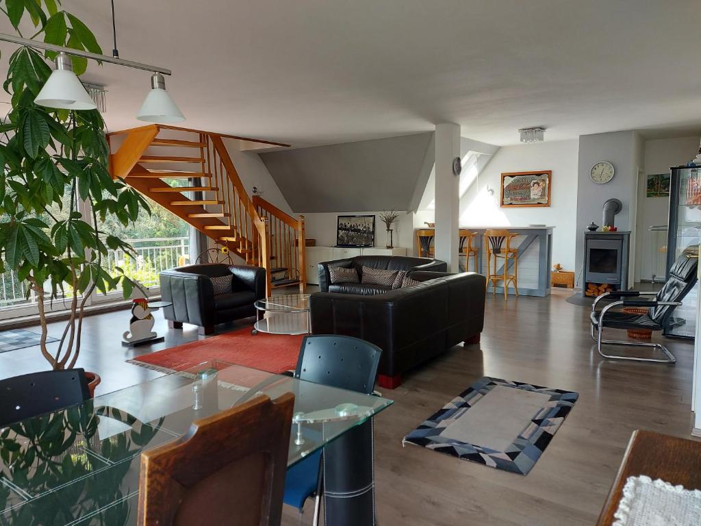 a living room with a couch and a table at Ferienwohnung Frankfurt in Neu-Anspach