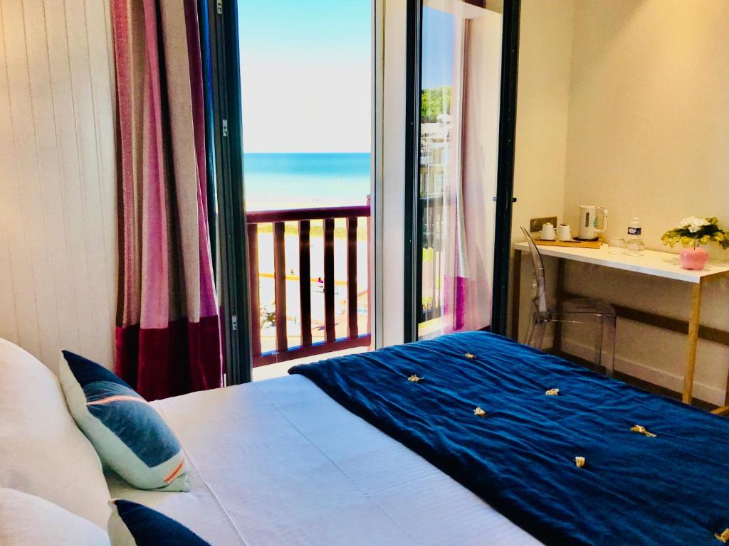 Postel nebo postele na pokoji v ubytování Hôtel Outre-Mer - Villa Le Couchant