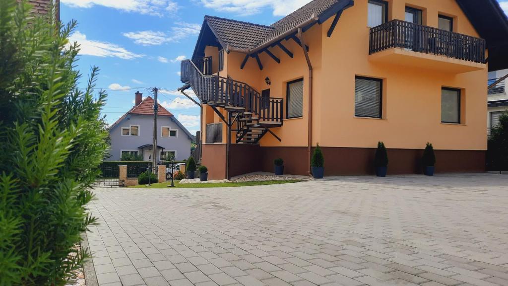 Budova, kde se apartmán nachází