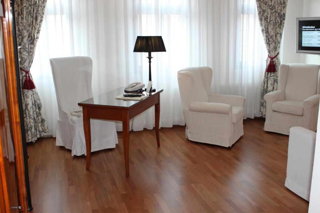 Posezení v ubytování Hotel Deutscher Kaiser