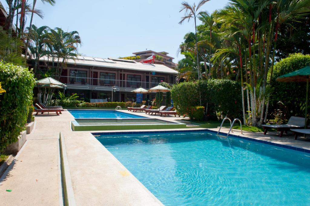 Bazén v ubytování Hotel Mar de Luz nebo v jeho okolí