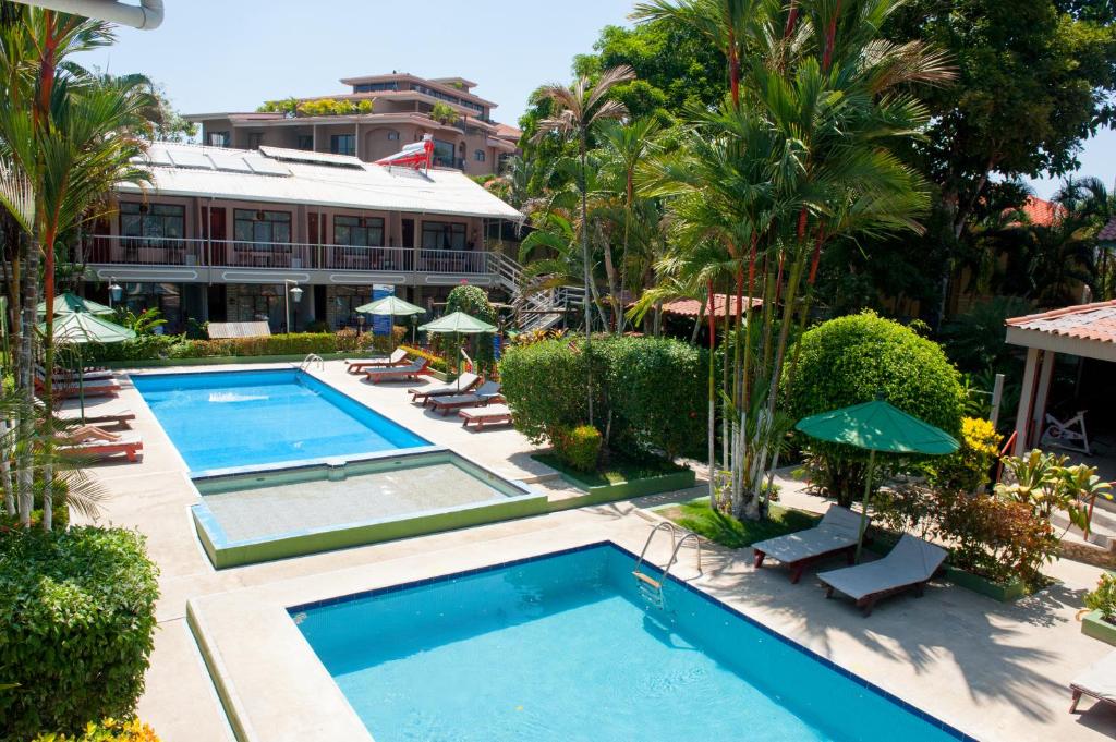 Bazén v ubytování Hotel Mar de Luz nebo v jeho okolí