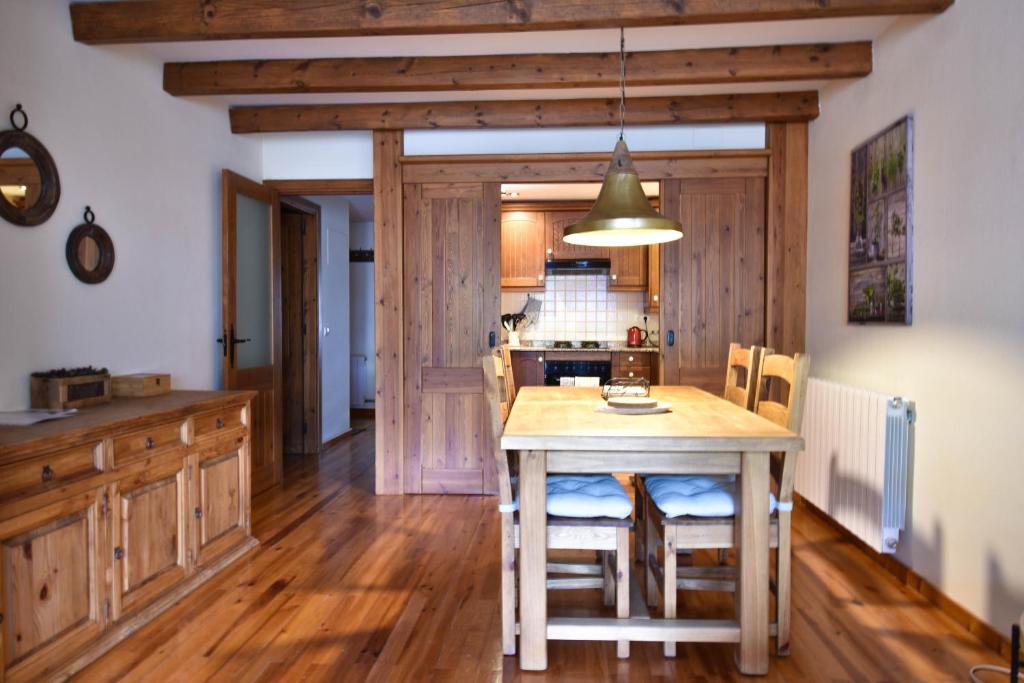Kuchyňa alebo kuchynka v ubytovaní Apartament Deluxe Espot - L'Amfitriona