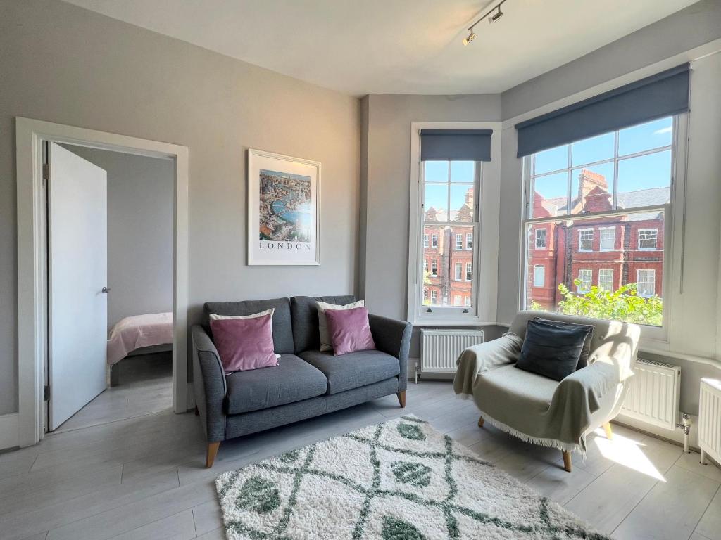 Posezení v ubytování 2 Bedroom Apartment in South Hampstead