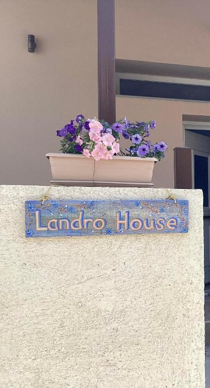 Certifikát, ocenenie alebo iný dokument vystavený v ubytovaní Landro House