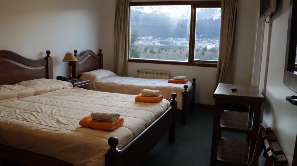 OIKOS - Triple Room With Mountain View