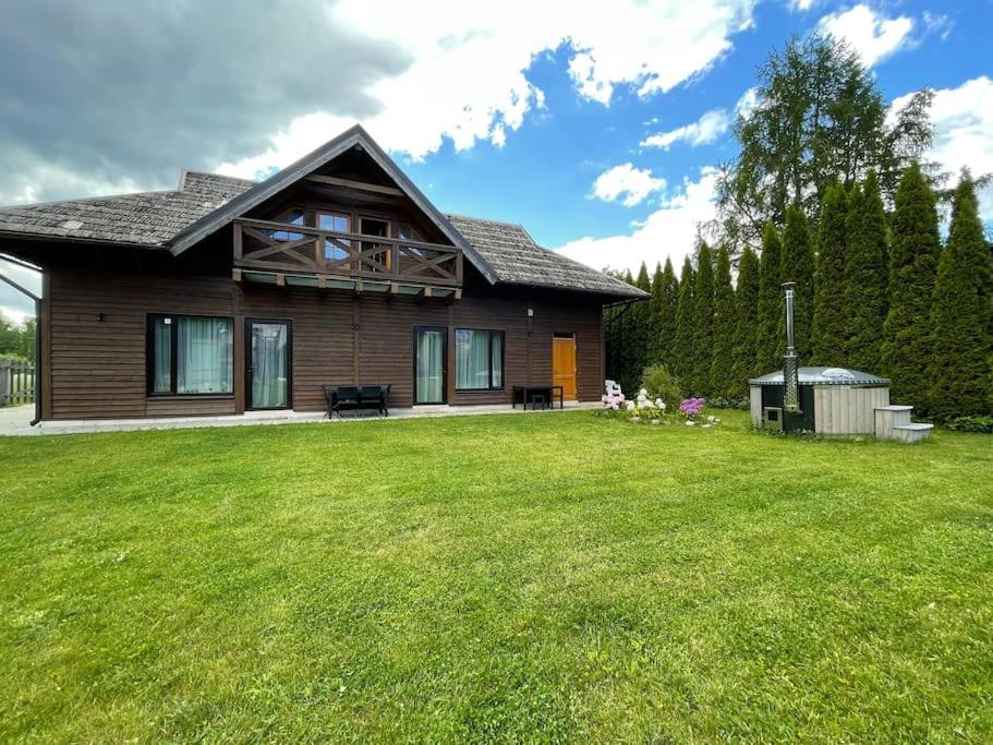 Guest house at Niedru SPA with pool and hottub