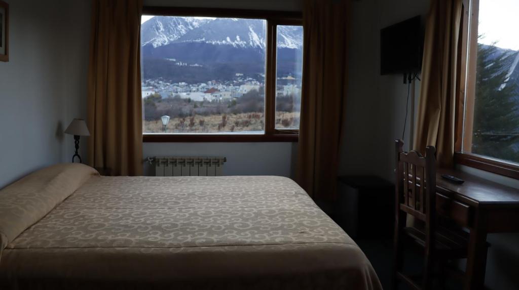 OIKOS - Double Room With Mountain View
