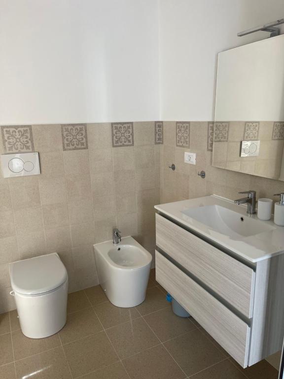 A bathroom at AZZURRA Ridi Che Ti Passa