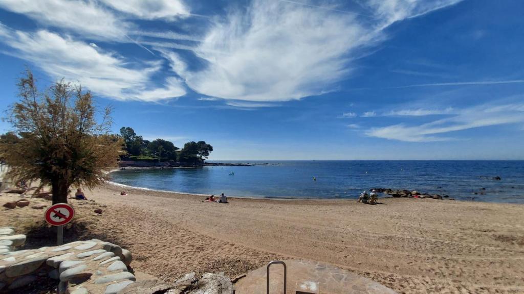 BOULOURIS T2 proche de la plage de la Peguiere