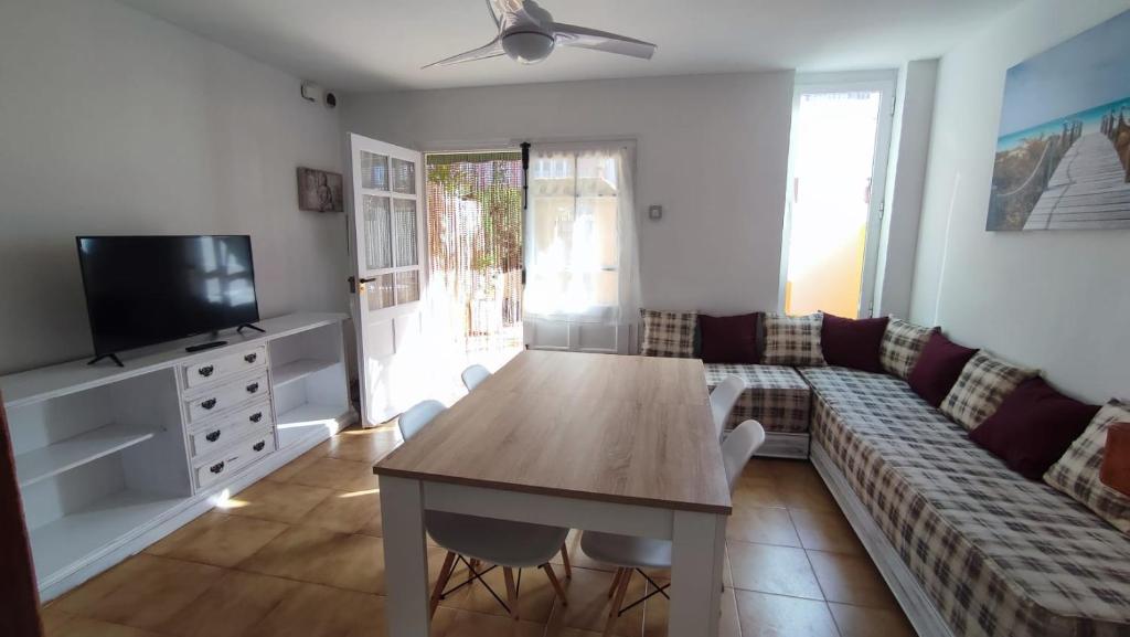a living room with a table and a couch at Villaparadisi in Benicàssim