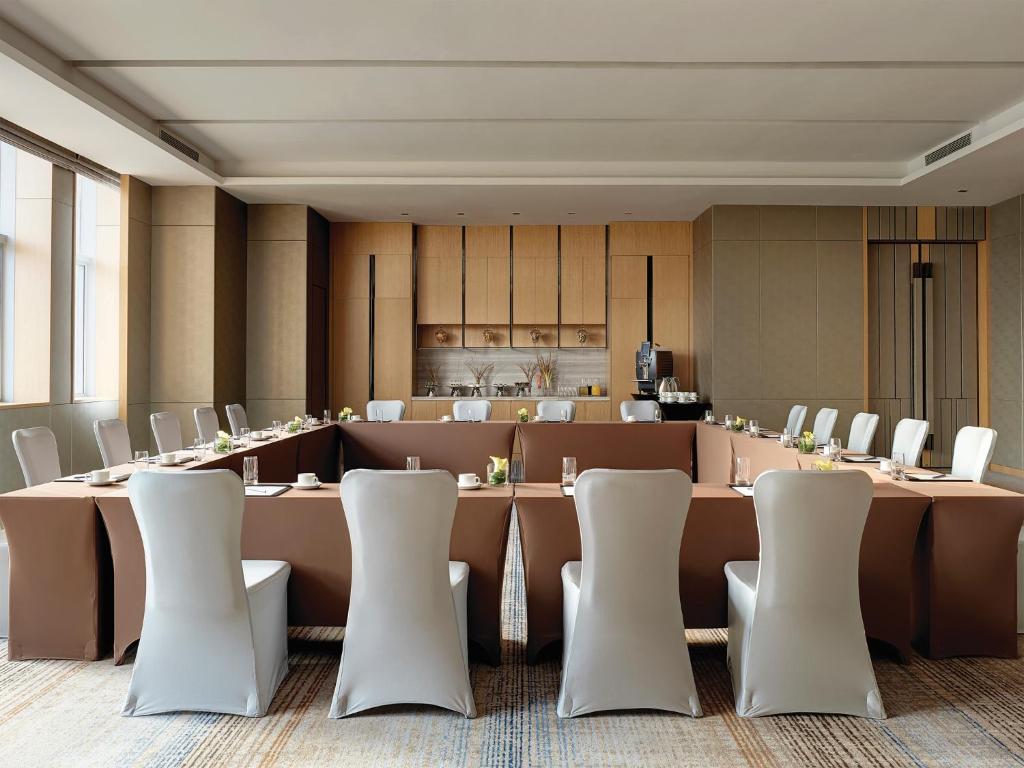 Langham Place Xiamenにあるビジネスエリアまたは会議室