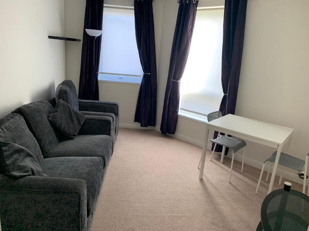 1 bedroom central flat with parking space