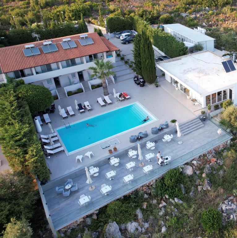 Golden View Residence - Image 4