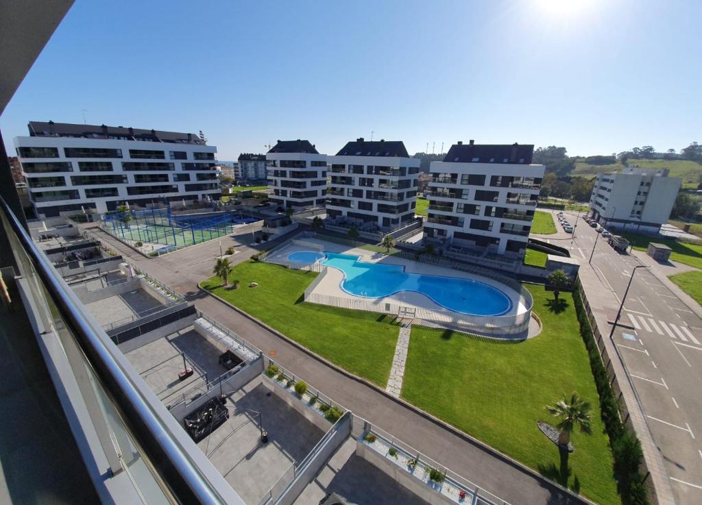 arial view of an apartment complex with a swimming pool at Apartamento 3 habitaciones Miramar, Luanco in Luanco