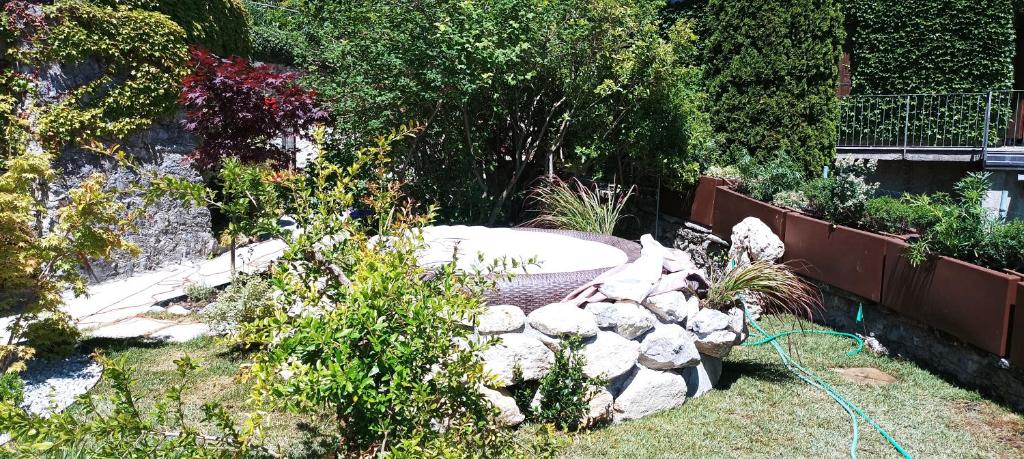 Vonkajšia záhrada v ubytovaní Rustico La Colonna - Tremosine sul Garda