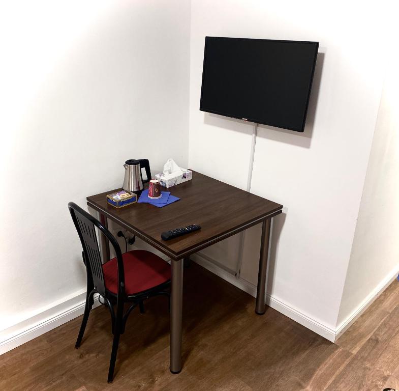 TV a/nebo společenská místnost v ubytování Hotel Hamburg Inn