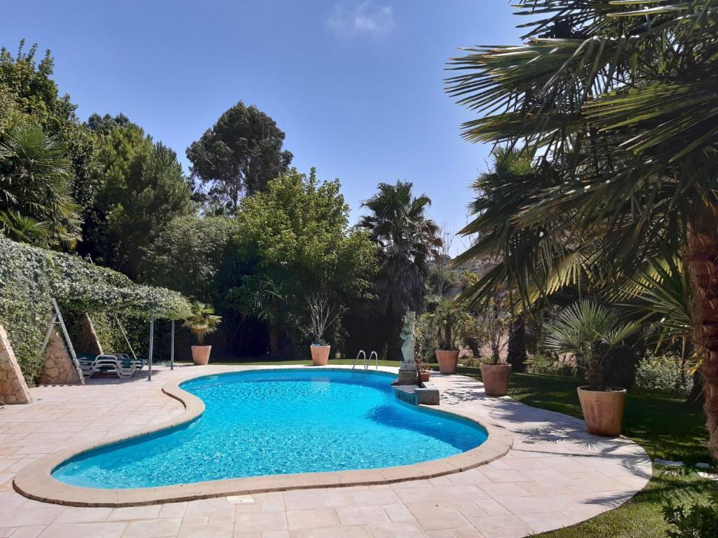 Bazén v ubytování Quinta do Vale Encantado nebo v jeho okolí