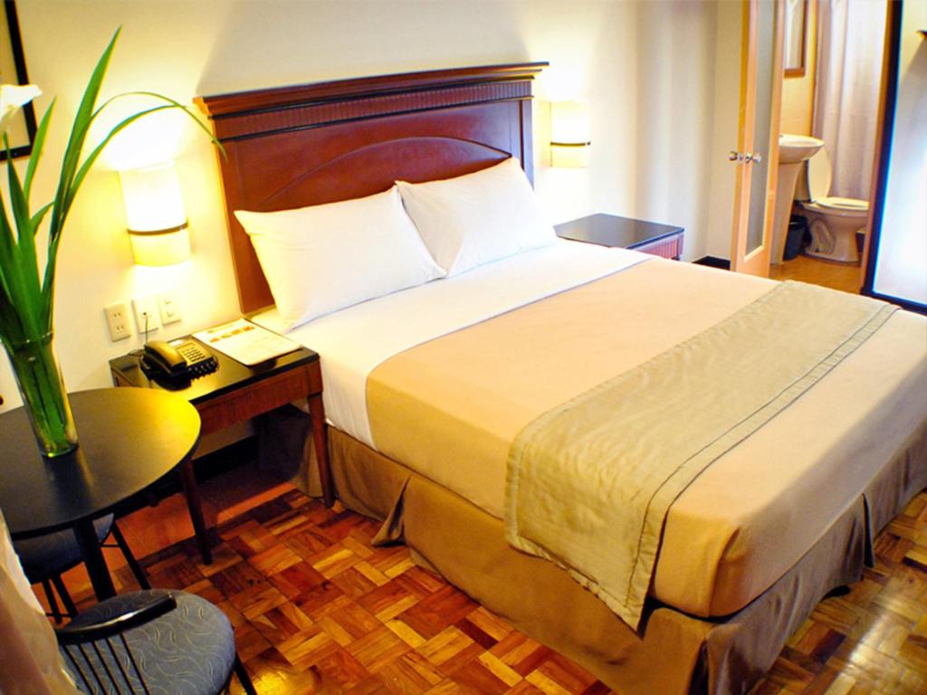 Postel nebo postele na pokoji v ubytování Fersal Hotel - P. Tuazon Cubao