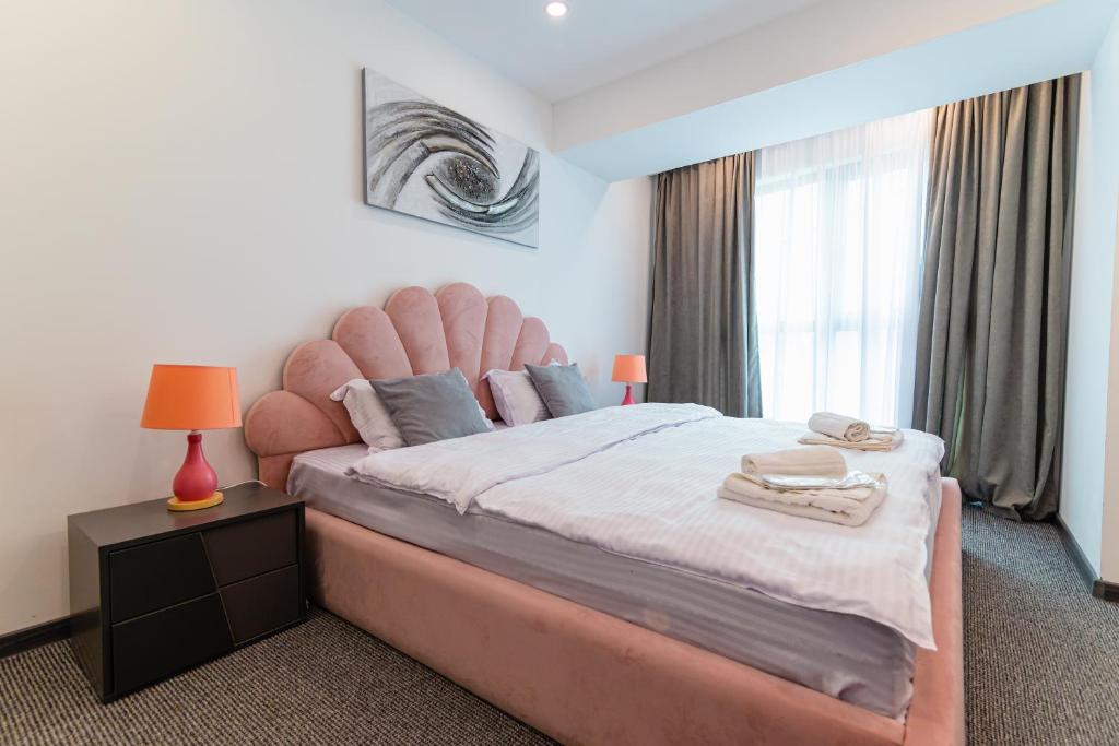Postel nebo postele na pokoji v ubytování Royal Plaza Hotel