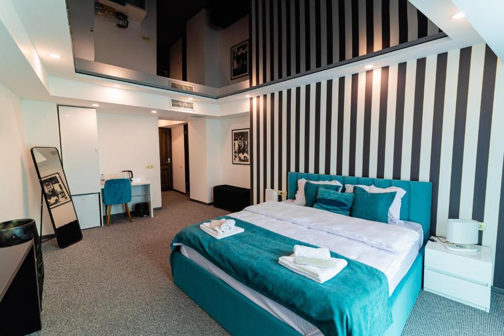 Postel nebo postele na pokoji v ubytování Royal Plaza Hotel