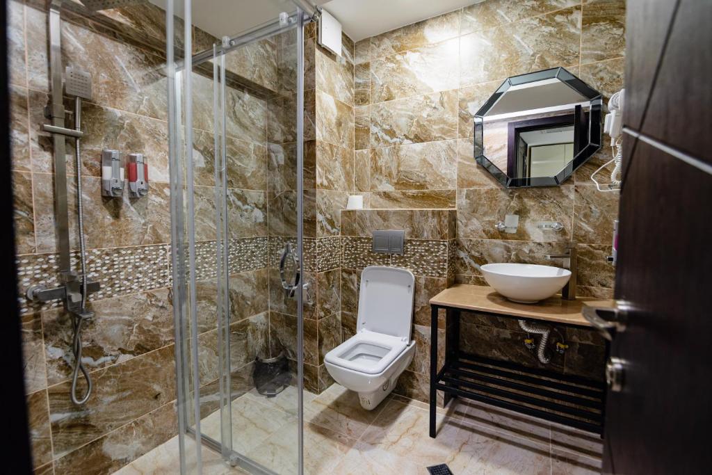 Koupelna v ubytování Royal Plaza Hotel