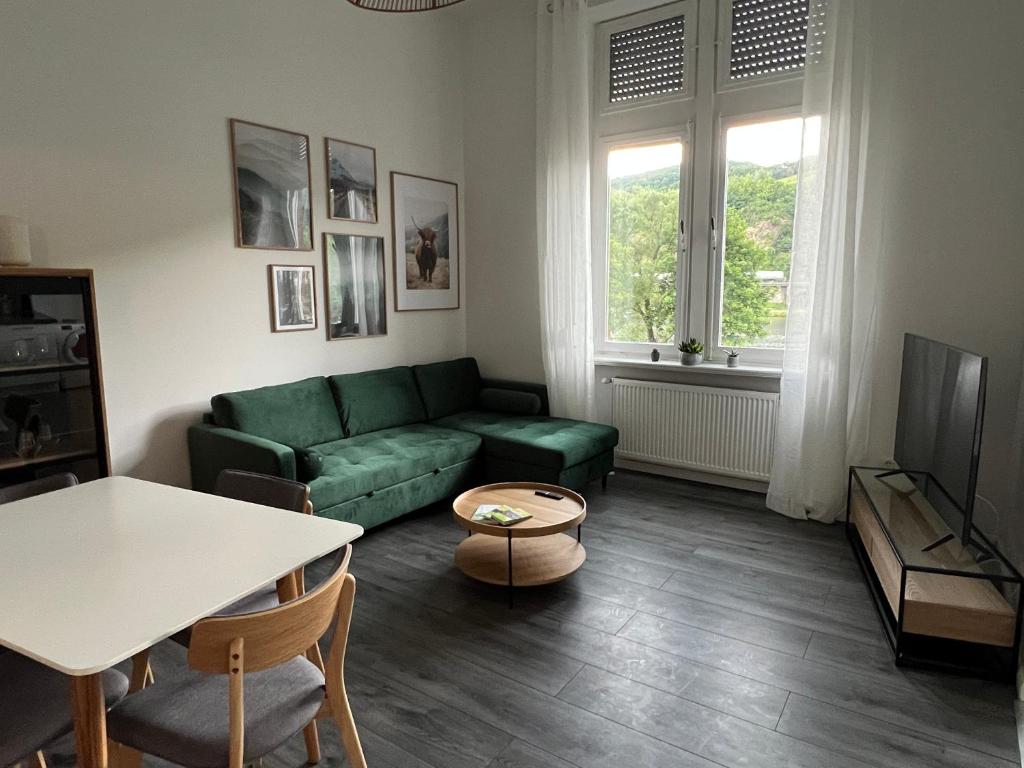Galeriebild der Unterkunft Direkter Moselblick I Altbau I 4 Personen I Terrasse in Sankt Aldegund