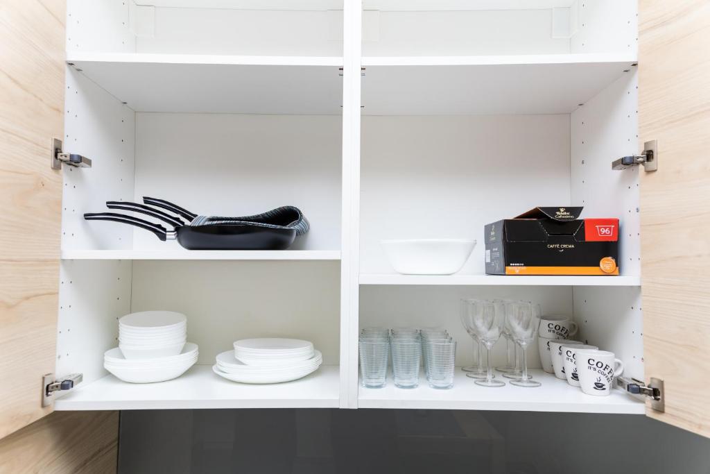 A kitchen or kitchenette at Comfortable romantic 1 bedroom apartment near Augarten