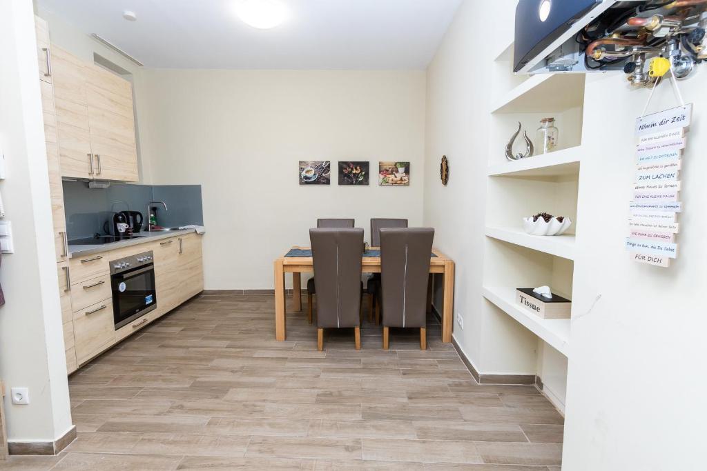 A kitchen or kitchenette at Comfortable romantic 1 bedroom apartment near Augarten