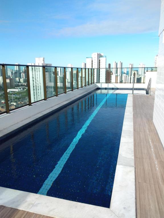 a swimming pool on the roof of a building at Apartamento em Boa Viagem in Recife