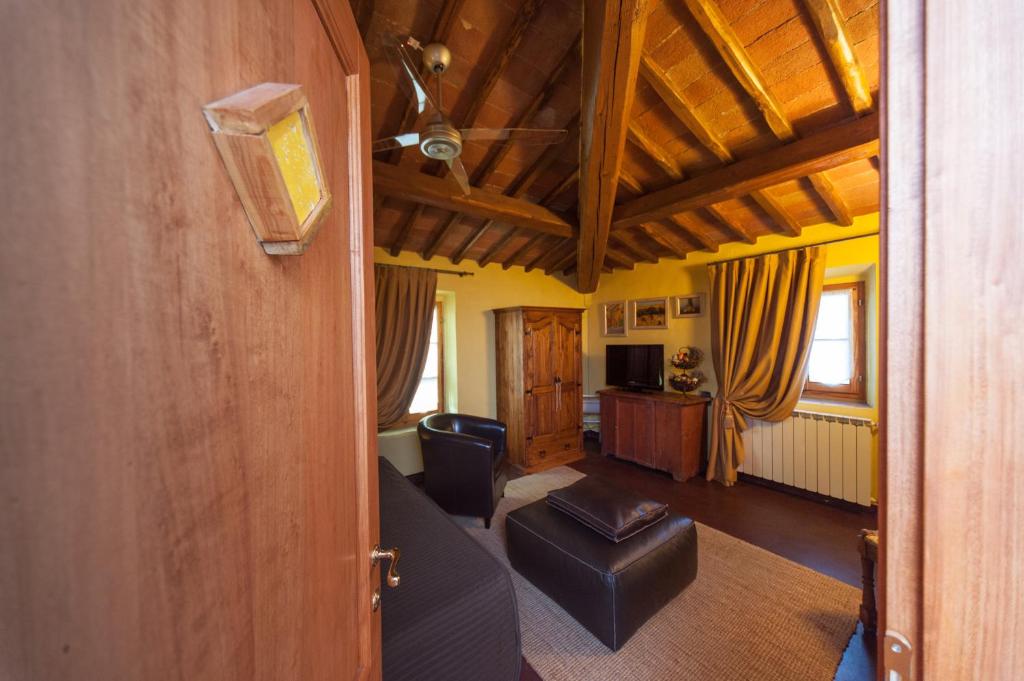 Uma área de estar em B&B Le Dimore Mezza Costa