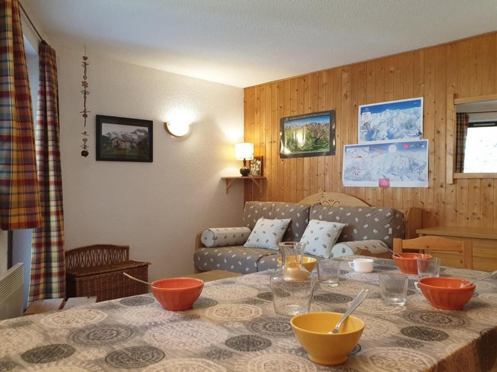 a living room with a table and a couch at Appartement La Rosière, 2 pièces, 6 personnes - FR-1-275-170 in La Rosière