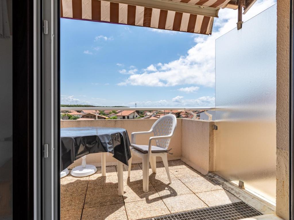Μπαλκόνι ή βεράντα στο Studio mezzanine pour 2 personnes avec terrasse en centre station à Biscarrosse - FR-1-521-204