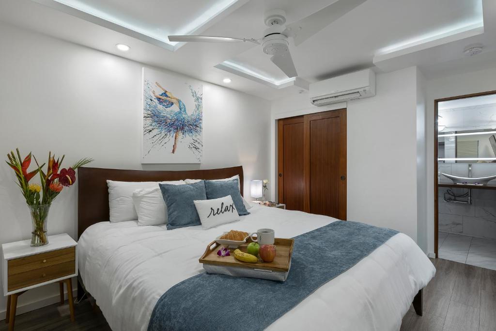 Postel nebo postele na pokoji v ubytování Spectacular luxury , modern oceanfront condo Maalaea-Kihei ,Maui