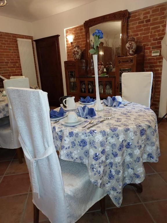 Postel nebo postele na pokoji v ubytování B&B Locanda dai Nonni