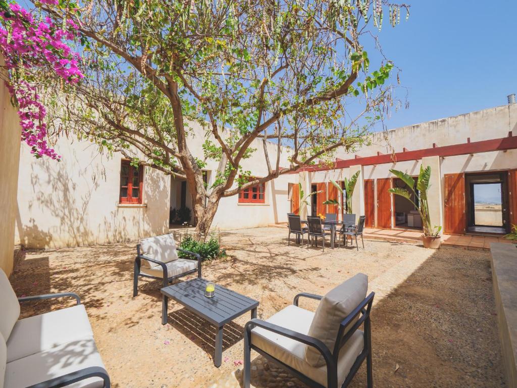 Patio nebo venkovní prostory v ubytování Cubo's Villa La Torre de la Noria 20m pool