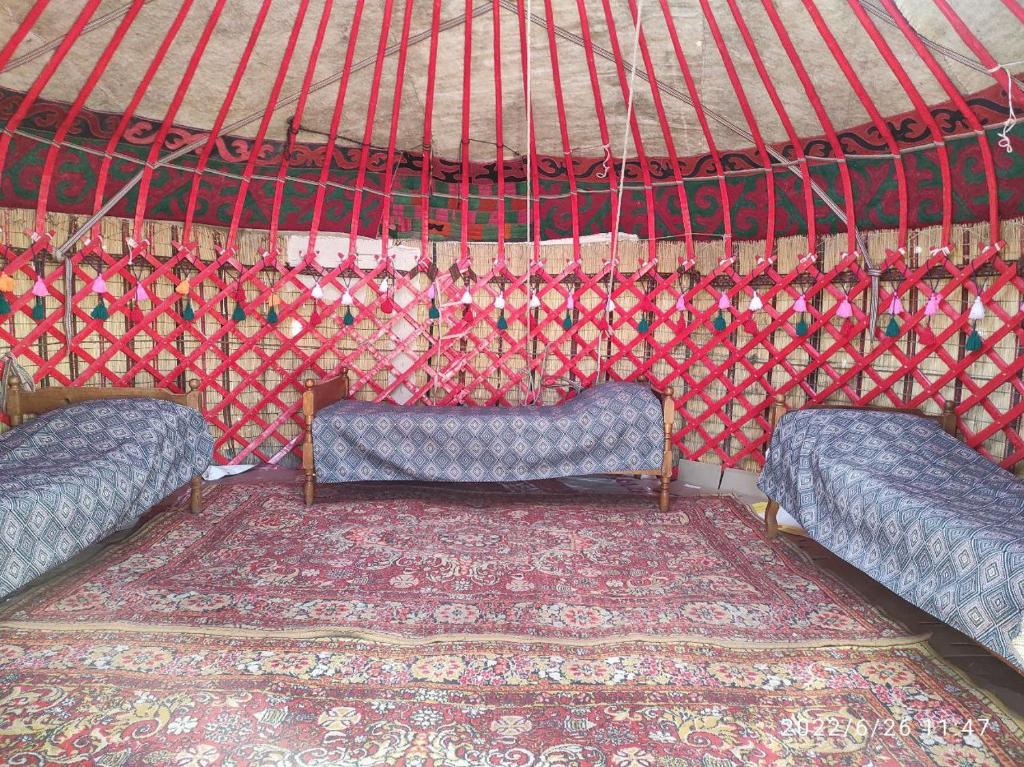 Posezení v ubytování Guest house and Yurt camp "Ailuu"