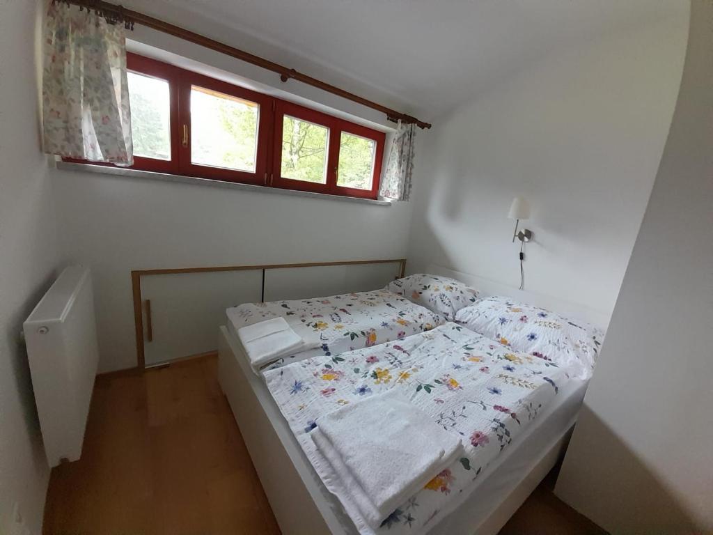 Postel nebo postele na pokoji v ubytování Apartmány Na samotě
