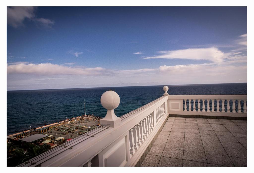 A general sea view or a sea view taken from az apartmanhoteleket