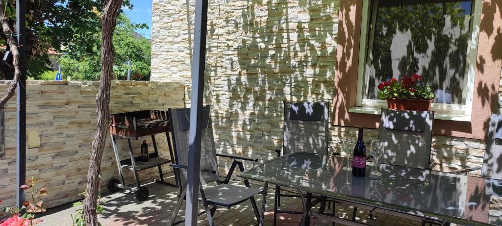 Patio alebo iná vonkajšia časť ubytovania Lugas Apartman