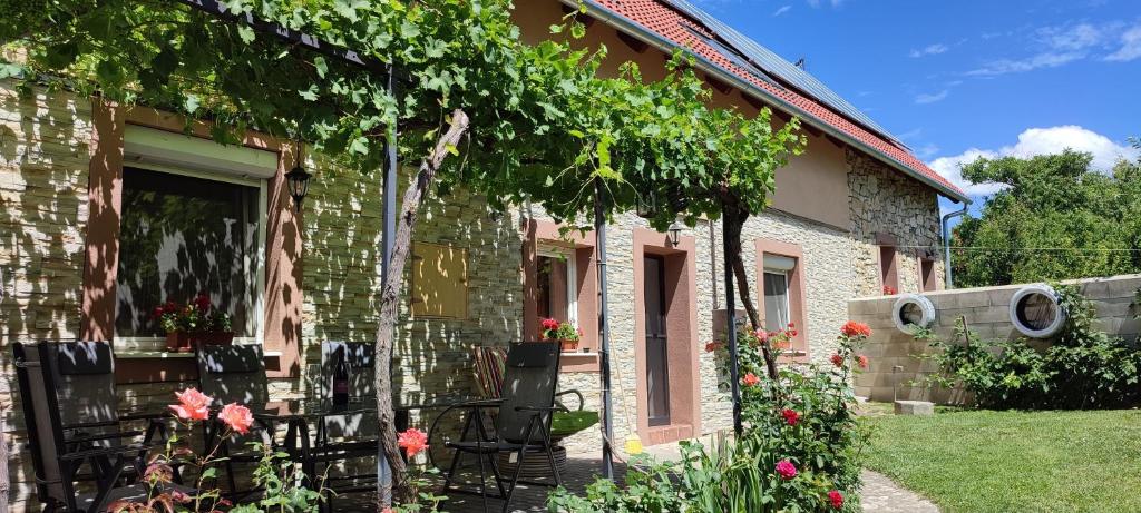 Vonkajšia záhrada v ubytovaní Lugas Apartman