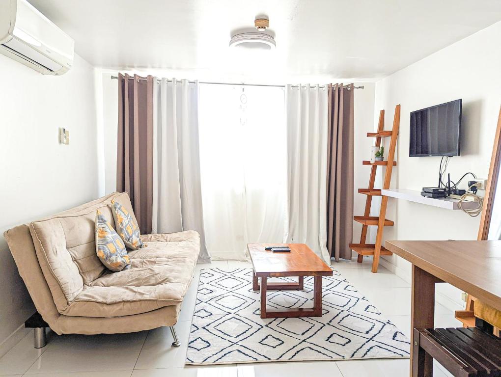 Loft 1BR Condo Cainta near Eastwood Ortigas Fast Wifi - Housity