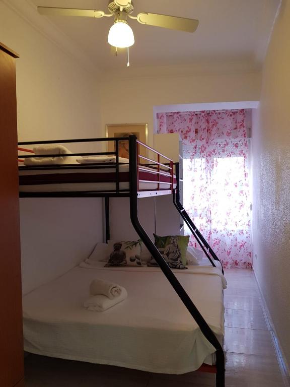 A bed or beds in a room at Apartalux Brizo Suites