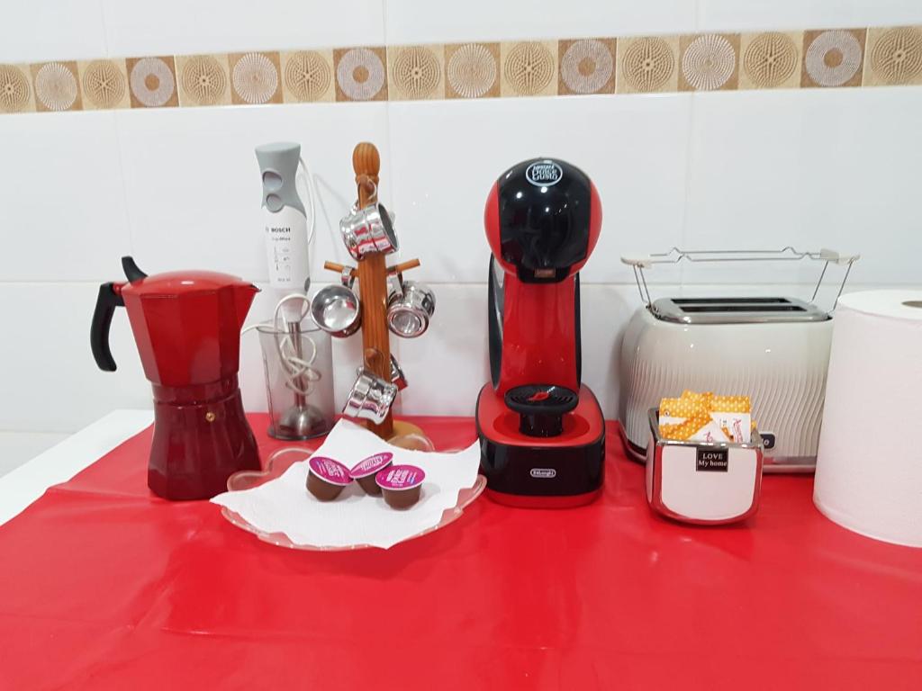 Coffee and tea making facilities at Apartalux Brizo Suites